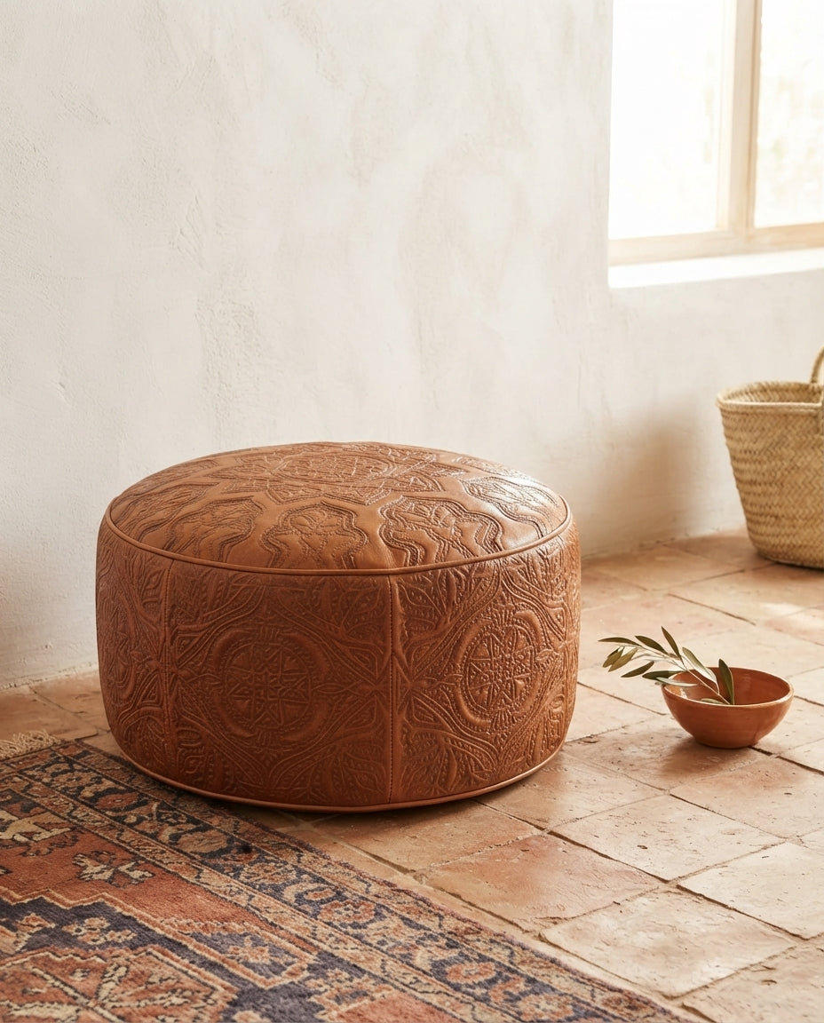 Puff de Cuero Marroquí Artesanal | Reposapiés y Asiento Boho