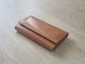 Cartera de Piel Elegante para Mujer – Gran Capacidad y Cierre de Solapa (18x11 cm)
